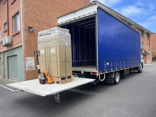 Tail-lift truck
